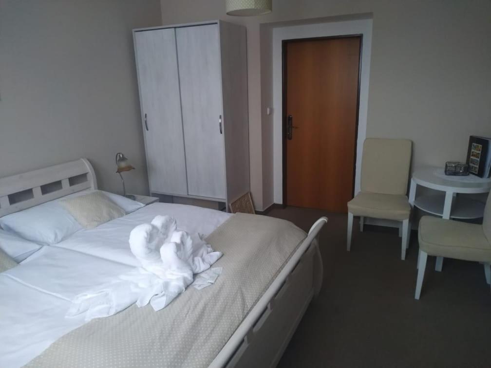 Hotel Pansky Dum نوفي ميستو نا مورافي المظهر الخارجي الصورة