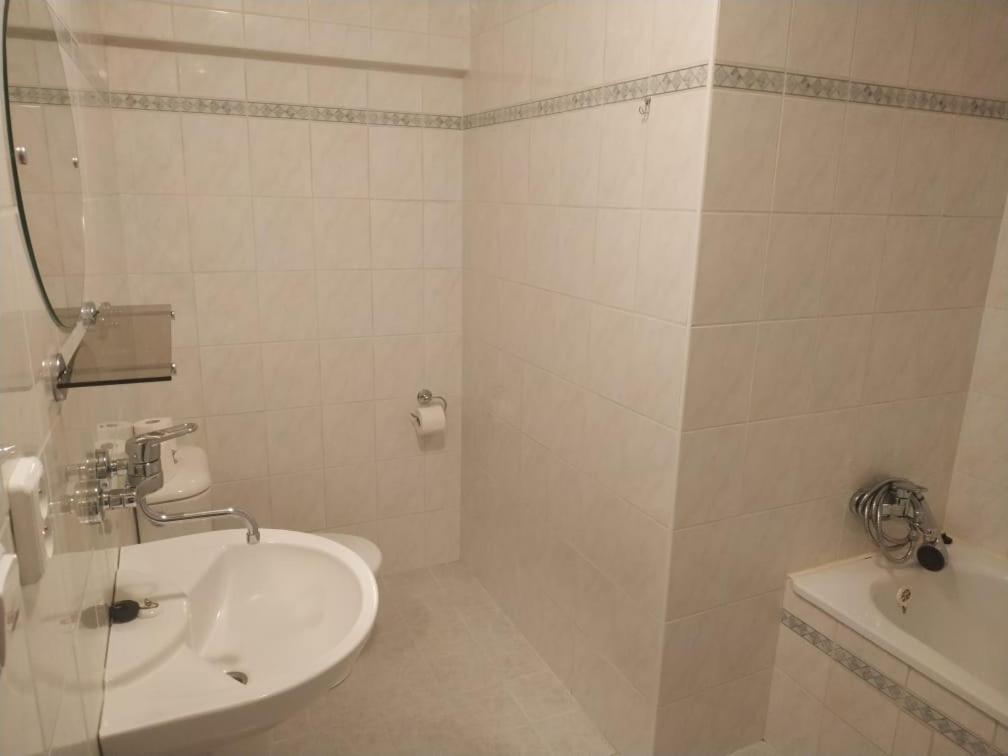 Hotel Pansky Dum نوفي ميستو نا مورافي المظهر الخارجي الصورة