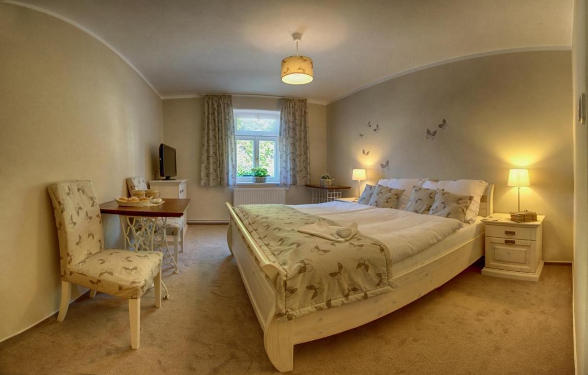 Hotel Pansky Dum نوفي ميستو نا مورافي المظهر الخارجي الصورة
